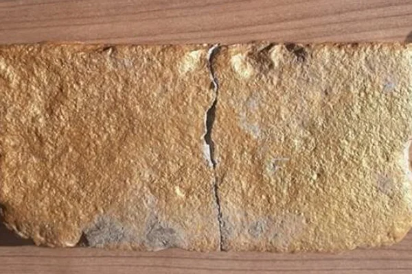 Külçe altın diye parke taşı sattılar