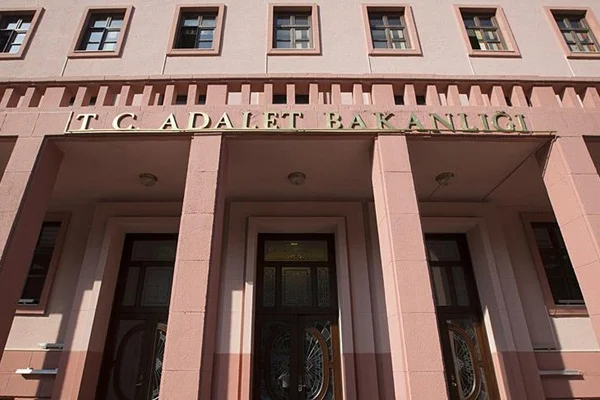 Londra Adalet Müşaviri Ankara'ya çağrıldı