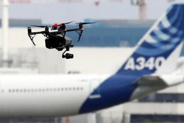 Londra'da havalimanında 'drone' krizi sürüyor