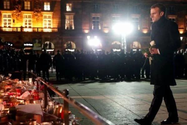 Macron saldırının olduğu Noel Pazarı'na gitti