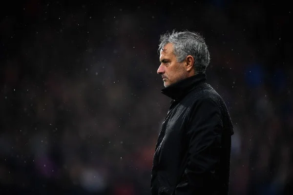 Manchester United Teknik Direktörü Jose Mourinho istifa etti