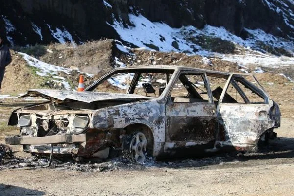 Manisa'da emekli öğretmen otomobilinde yanmış halde bulundu