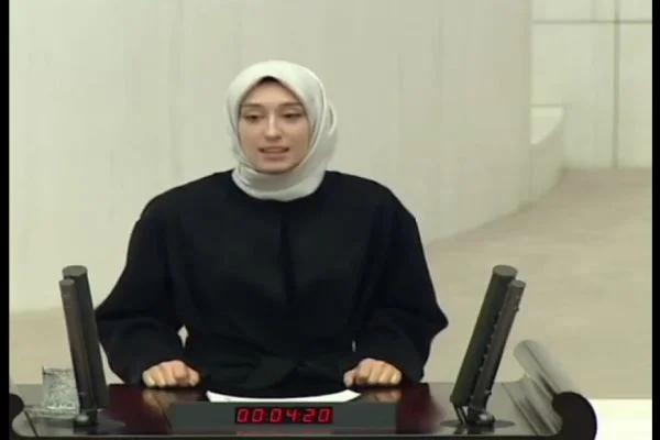 Meclisin en genç milletvekili kürsüde