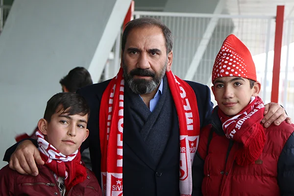 Mecnun Otyakmaz: Hakan Keleş, Hızır gibi yetişti