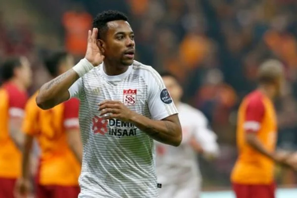 Medipol Başakşehir, Robinho ile anlaştı