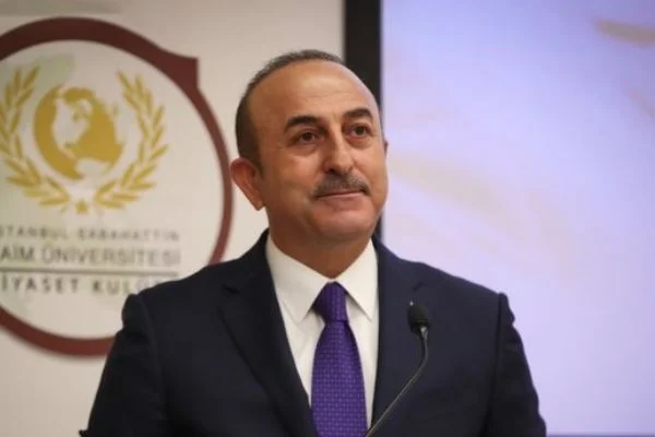 Mevlüt Çavuşoğlu öğrencilerle bir araya geldi