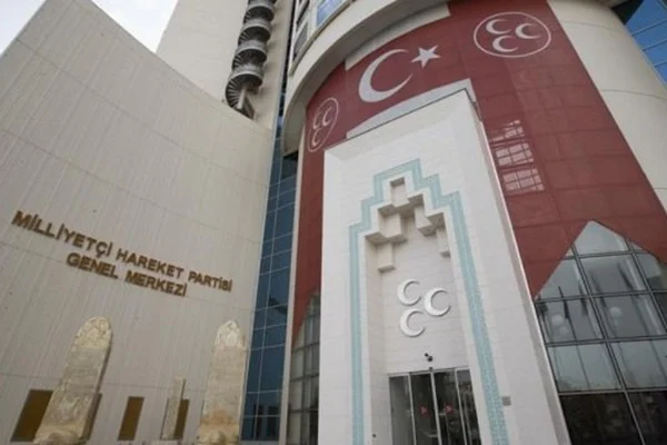 MHP'nin iki Büyükşehir adayı geri çekildi