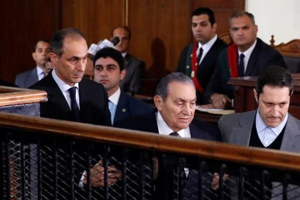 Mısır'ın Eski İki Cumhurbaşkanı Aynı Mahkeme Salonunda