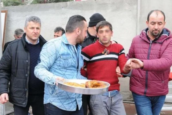 Parayı gösterip intihardan vazgeçirdiler