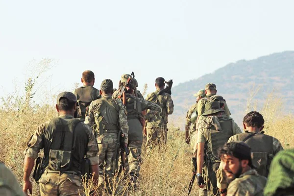 PYD Fırat'ın doğusunda sivilleri rehin almaya başladı