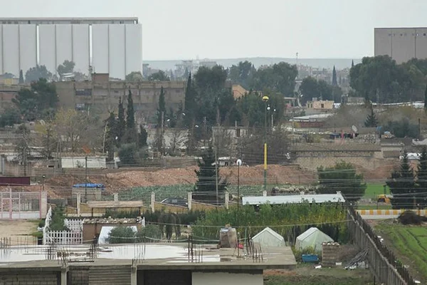 PYD Kamışlı'da hendek kazıyor