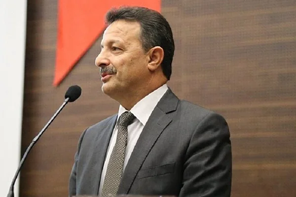 Rektörün makam aracında aradıkları: Uydu telefonu ve ısıtmalı koltuğu olsun, saatte 232 kilometre hız yapsın