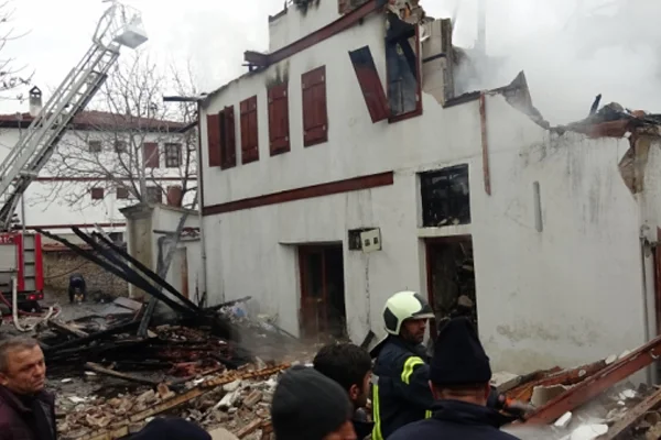 Safranbolu'da 170 yıllık konak yandı