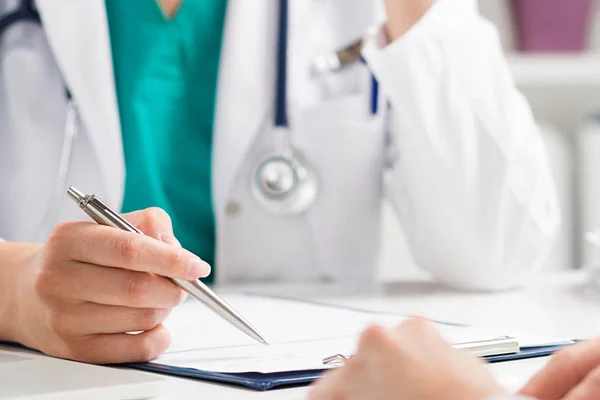 Sahte reçete soruşturması: 10'u doktor 18 kişi yakalandı