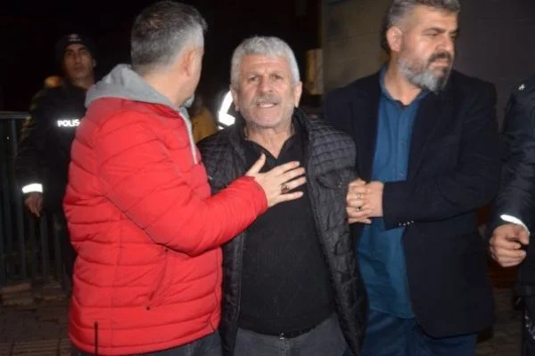 Silahlı saldırgan, muhabiri tehdit etti