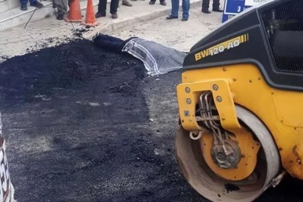 Silindirin altında kalarak feci şekilde öldü