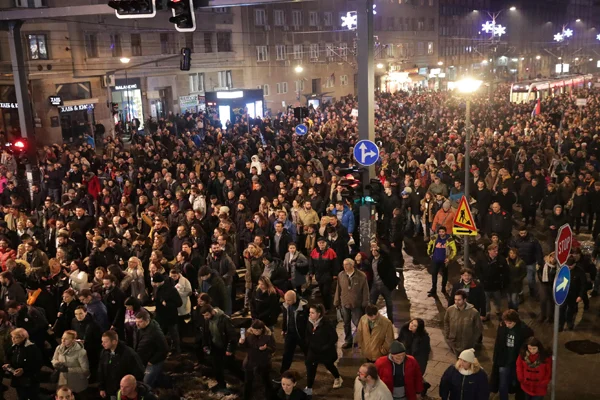Sırbıstan'da hükümet karşıtı protesto