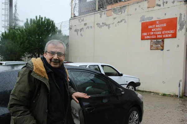 Sırrı Süreyya Önder'den tek kişilik hücre talebi