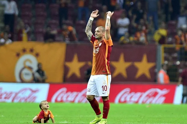 Sneijder'in menajerinden flaş Galatasaray açıklaması