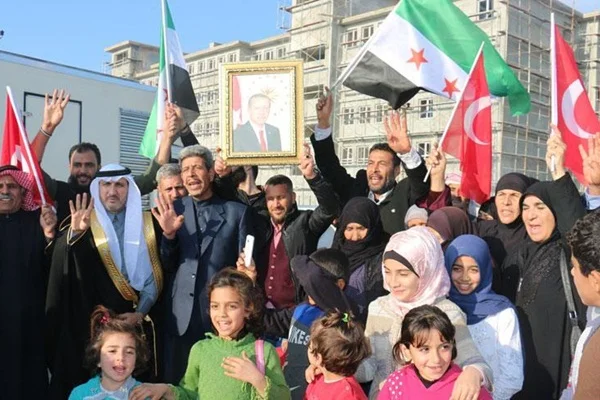 Suriyeliler Türkiye'ye destek olmak için toplandı