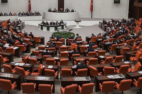 TBMM'de 'Ne mutlu Türküm diyene' tartışması
