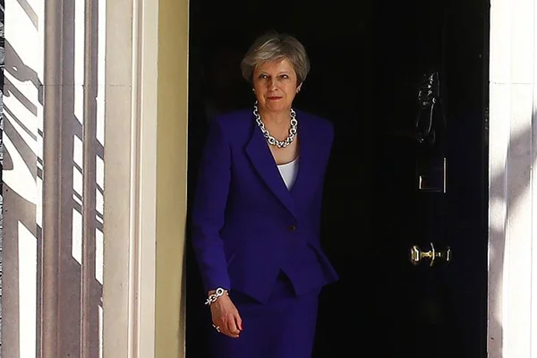 Theresa May liderlik için mücadele verecek