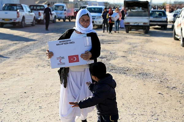 Türk Kızılayından Irak'taki Ezidi göçmenlere yardım