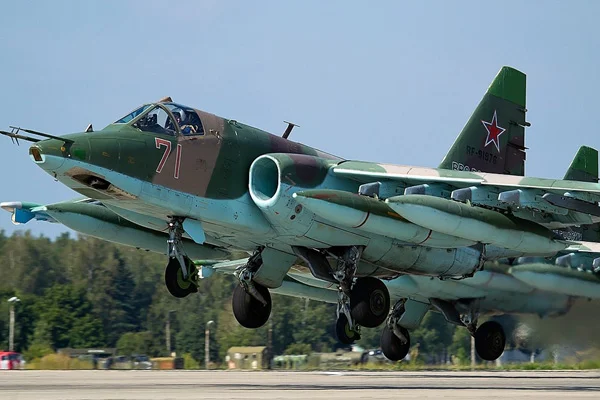 Türkiye sınırında Rus yapımı savaş uçağı düştü