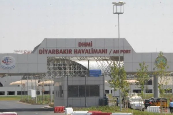 Uçakta fenalaşan adam, hayatını kaybetti