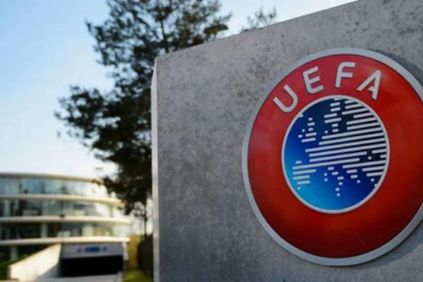 UEFA 3 kulübe ceza yağdırdı