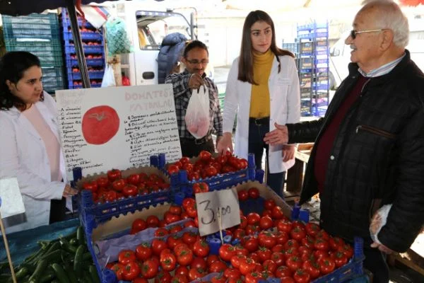 Üniversite öğrencileri, dersi pazarda uygulamalı gördü