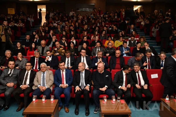 Üsküp'te "Balkanlarda Barışı Dili Türkçe" Paneli Düzenlendi