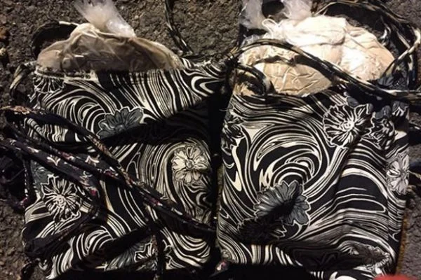 Vücuduna sarılı eroinle yakalanan kadın tutuklandı