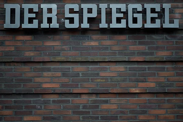 Yalan haberler yazdığı ortaya çıkan Der Spiegel muhabiri Türkiye'deki Suriyelileri bahane ederek para toplamış