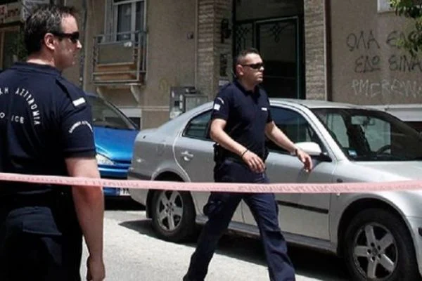 Yunanistan'da Kiliseye bombalı saldırı, 1 Yunan polisi yaralandı