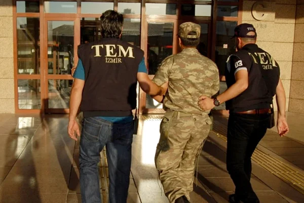27 asker FETÖ'den gözaltına alındı