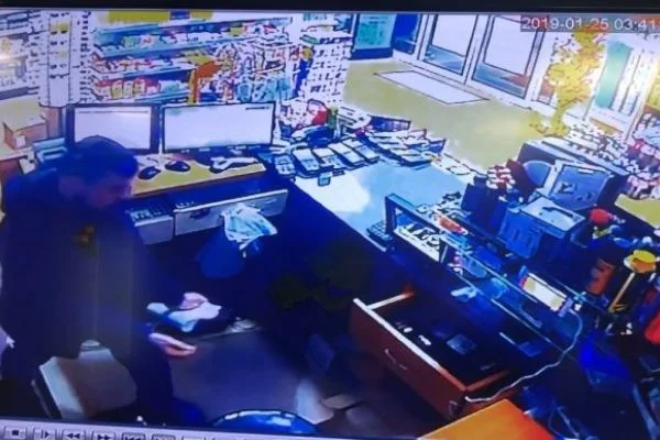 35 saniyede benzinliği soyan hırsız güvenlik kamerasında