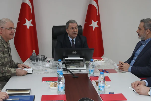 Akar ve komutanlardan sınırda kritik toplantı