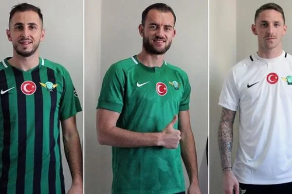 Akhisarspor'da 3 transfer için imza töreni yapıldı