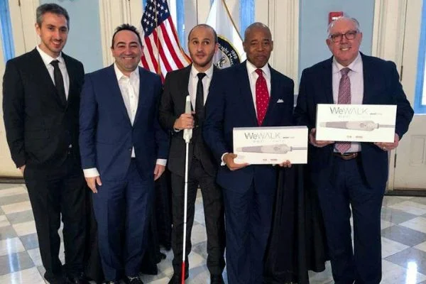 Akıllı baston WeWALK Brooklyn'de test edilecek