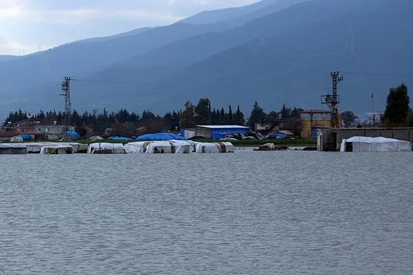 Amik Ovası'nda tarlalar sular altında kaldı
