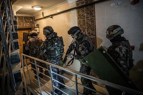 Ankara'da bin polisin katılımıyla narkotik uygulaması