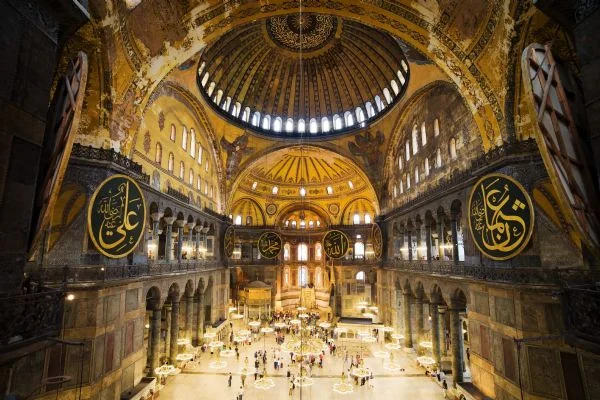 Ayasofya'da bale pozu hakkında inceleme başlatıldı