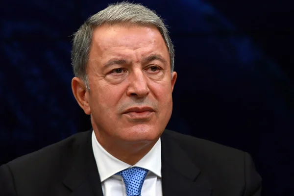 Bakan Akar: 700 bin genç askerlik çağında, bir kısmını bedelliye yönlendirebiliriz