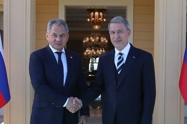 Bakan Akar ile Rus mevkidaşı Suriye'yi görüştü