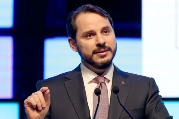 Bakan Albayrak'tan gazetecilere kutlama