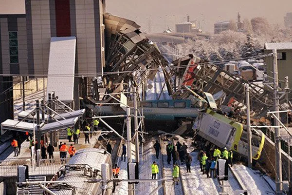 Bakan Turhan: Tren kazalarında TCDD'nin kusuru yok