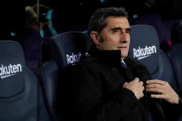 Barcelona'da Ernesto Valverde görevde kalıyor