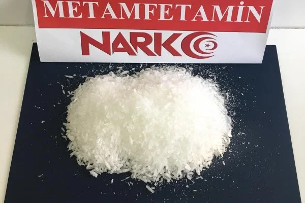 Beline poşetle sardığı uyuşturucuyla yakalandı