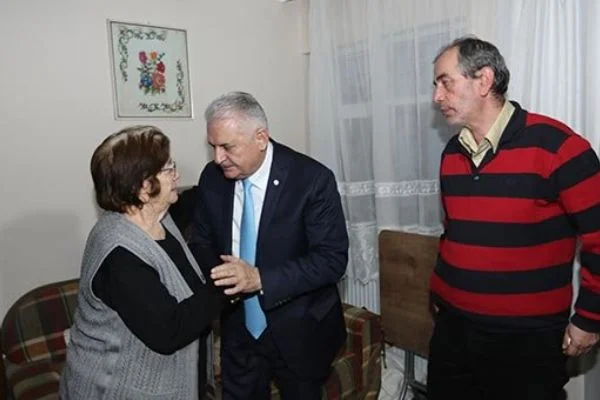 Binali Yıldırım'dan taziye ziyareti